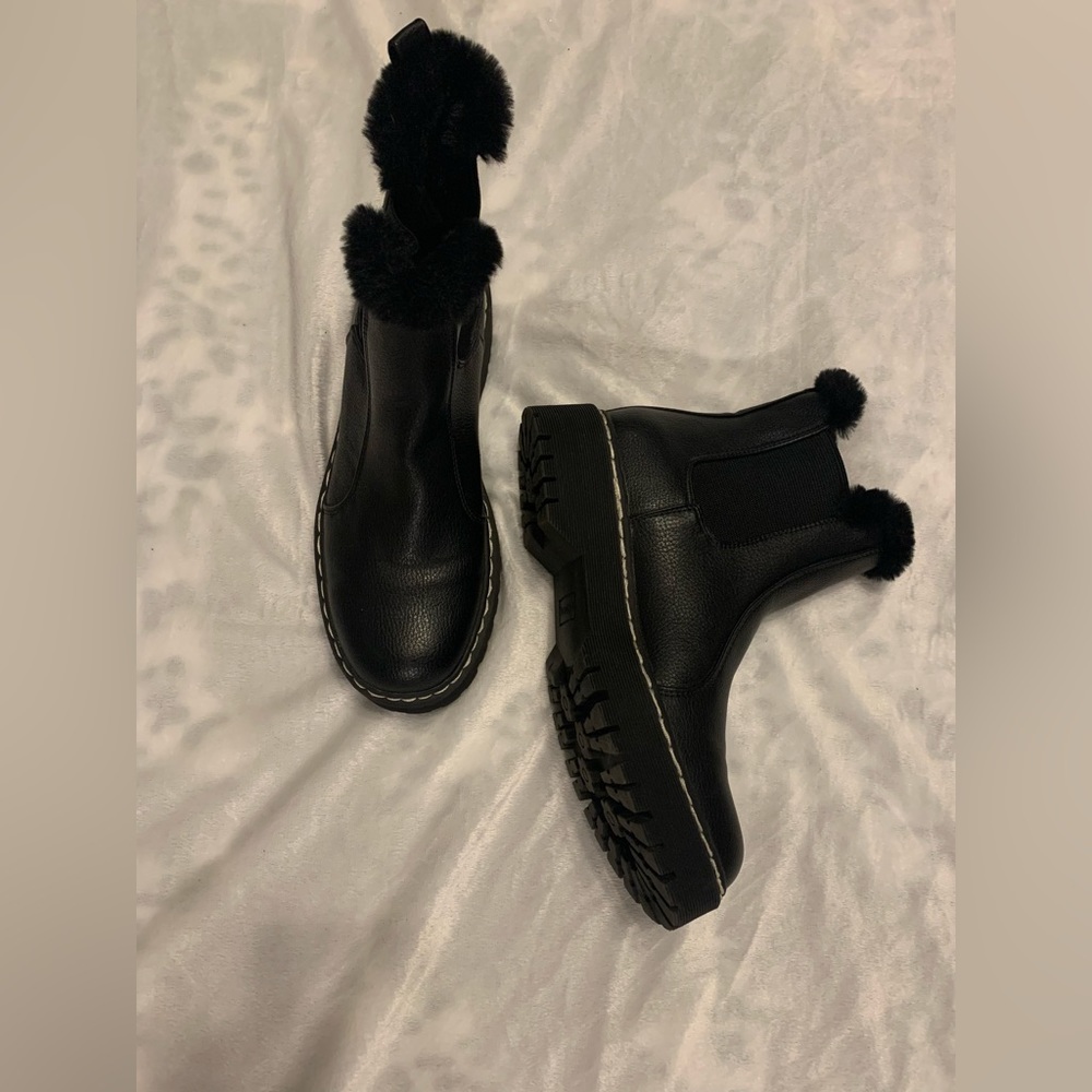 Chelsea Boots - Picture 2 of 3